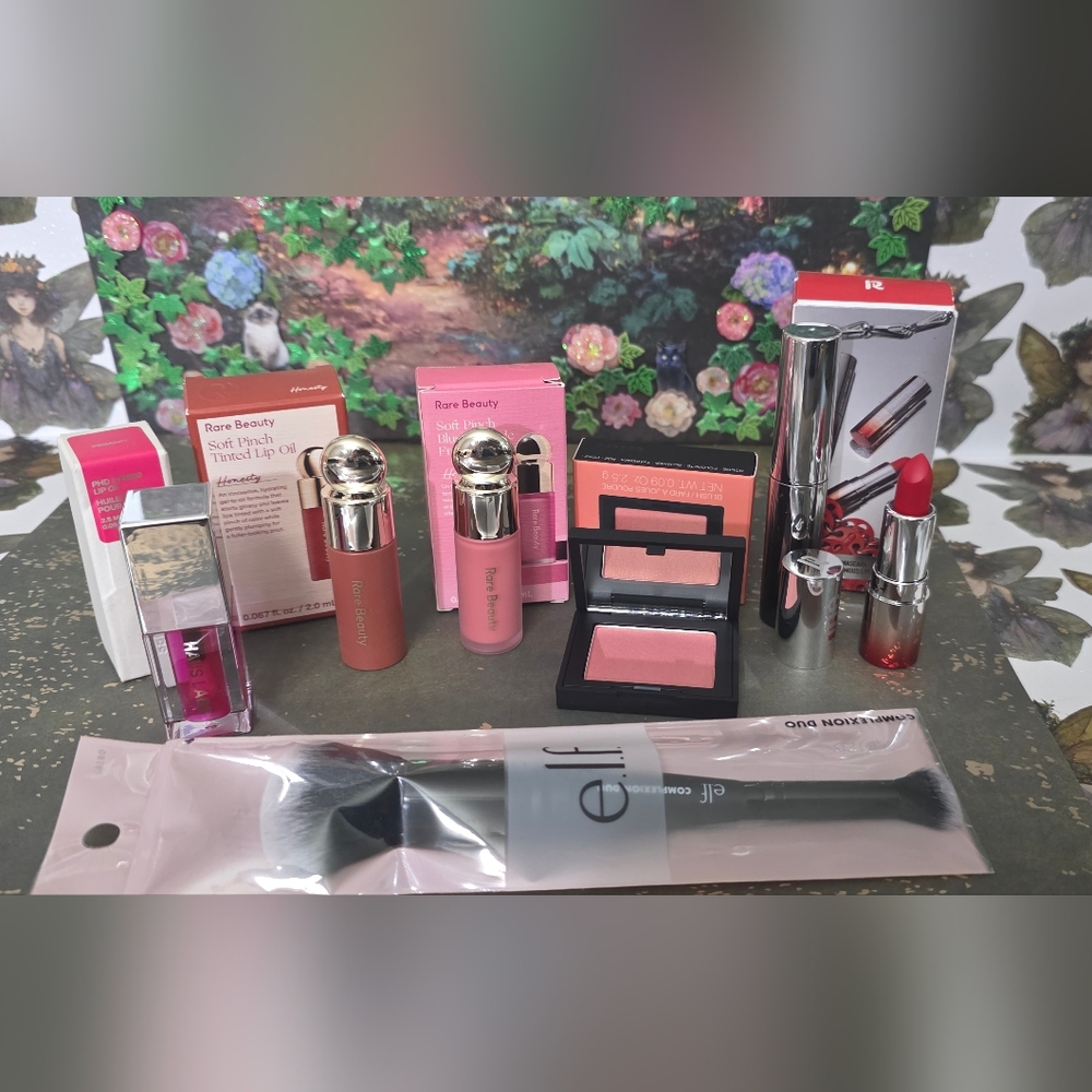 7 items in mini bundle for Eye-Lips-Cheeks from popular brands + brush